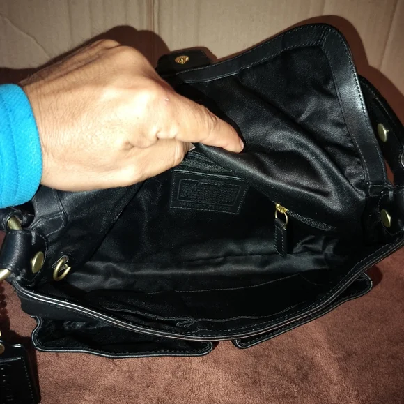 Coach 11842 Soho Black Buckle Flap Over Shoulder Bag. Excellent Cond. - Picture 13 of 16